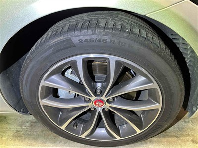 2019 Jaguar XF - Thumbnail
