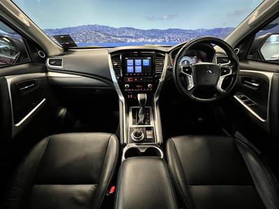 2023 Mitsubishi Pajero Sport - Thumbnail