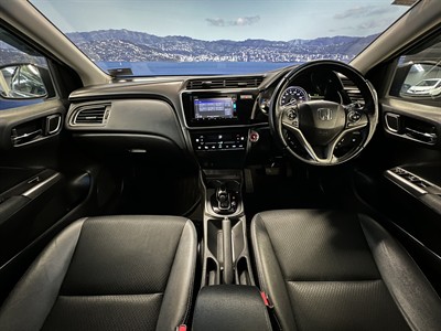 2017 Honda Grace - Thumbnail