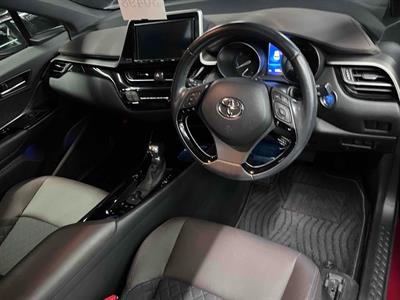 2017 Toyota C-HR - Thumbnail