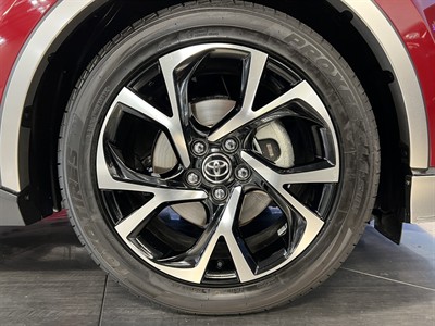 2017 Toyota C-HR - Thumbnail