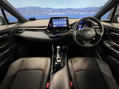 2017 Toyota C-HR - Thumbnail