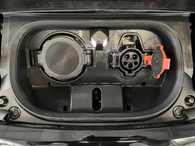 2021 Nissan Leaf - Thumbnail