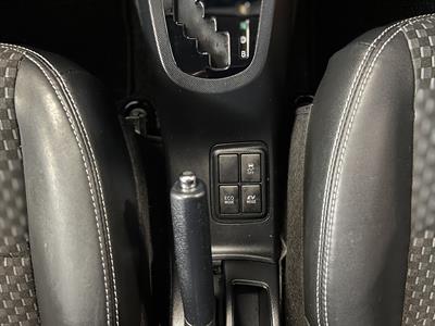 2015 Toyota Aqua - Thumbnail