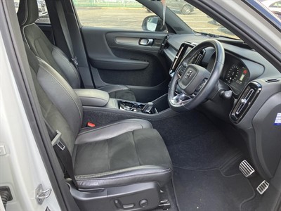 2020 Volvo XC40 - Thumbnail