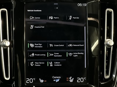 2021 Volvo XC40 - Thumbnail