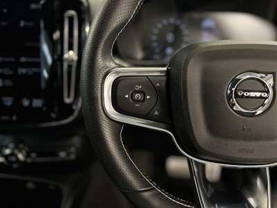 2021 Volvo XC40 - Thumbnail