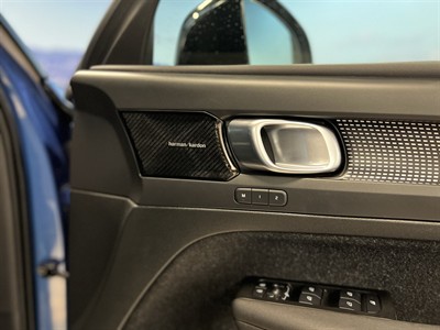 2021 Volvo XC40 - Thumbnail