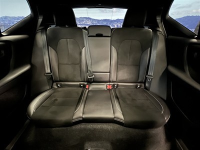 2021 Volvo XC40 - Thumbnail