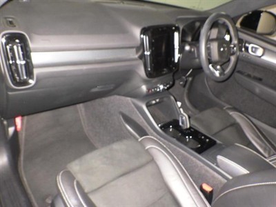 2021 Volvo XC40 - Thumbnail