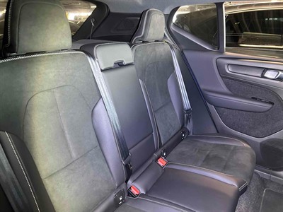 2021 Volvo XC40 - Thumbnail