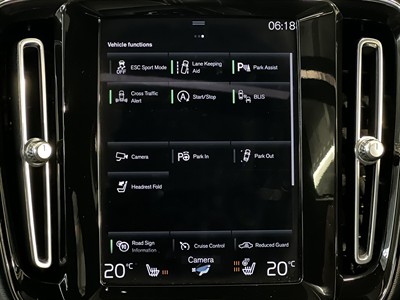 2021 Volvo XC40 - Thumbnail