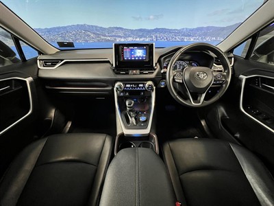 2020 Toyota RAV4 - Thumbnail